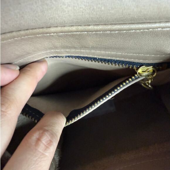 Vintage Coach Taupe 4029 Flap Drawstring 1980s Crossbody Shoulder Bag - Picture 10 of 14